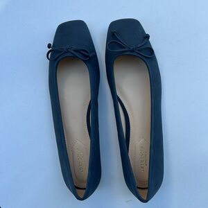 Size 11 women’s shoe